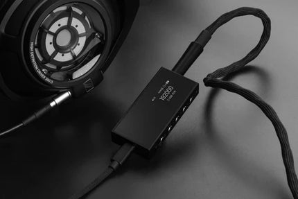 Мобильный Bluetooth-усилитель для наушников Questyle M18i с ЦАП